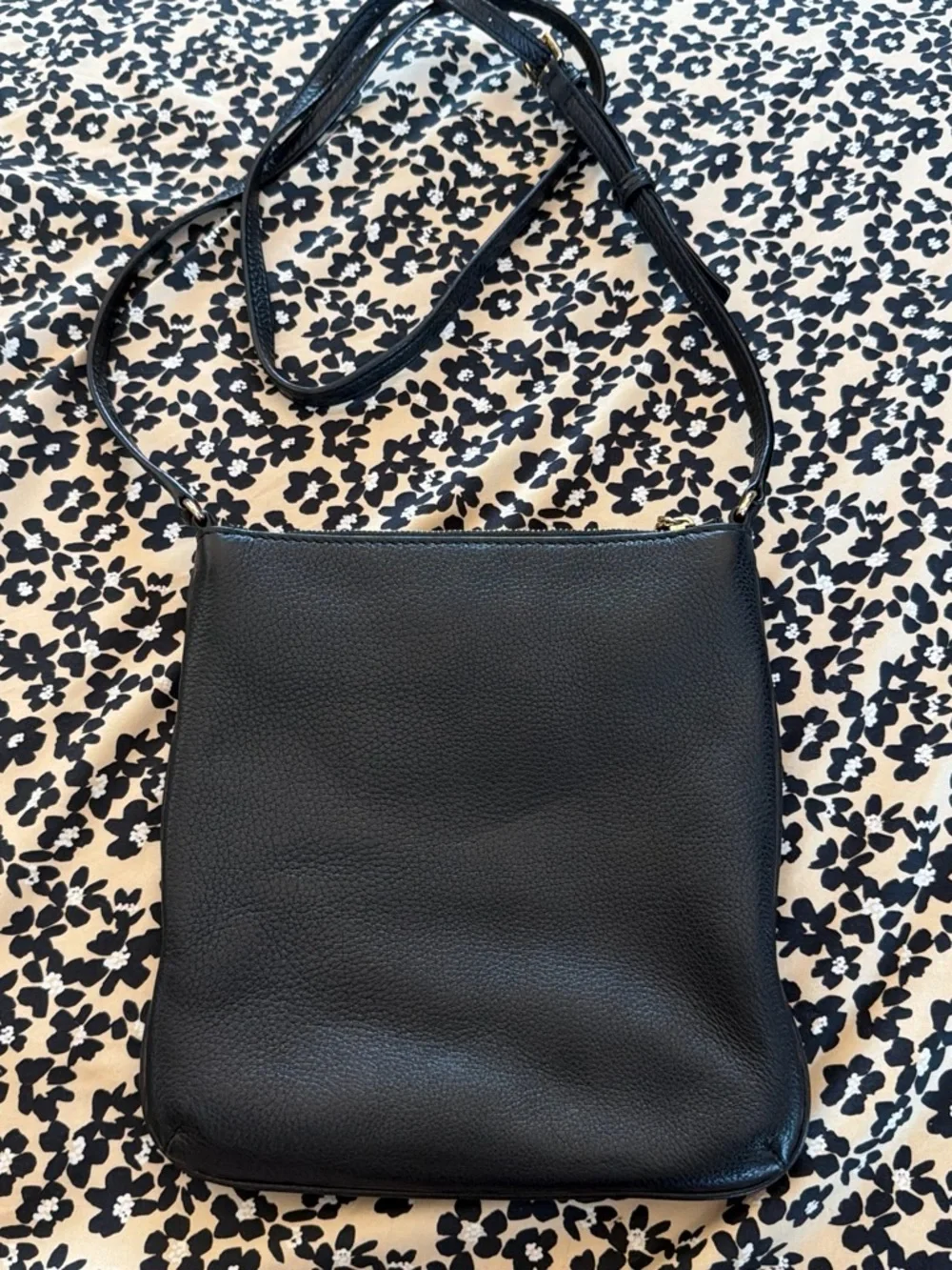 MICHAEL KORS Black Leather Crossbody Bag